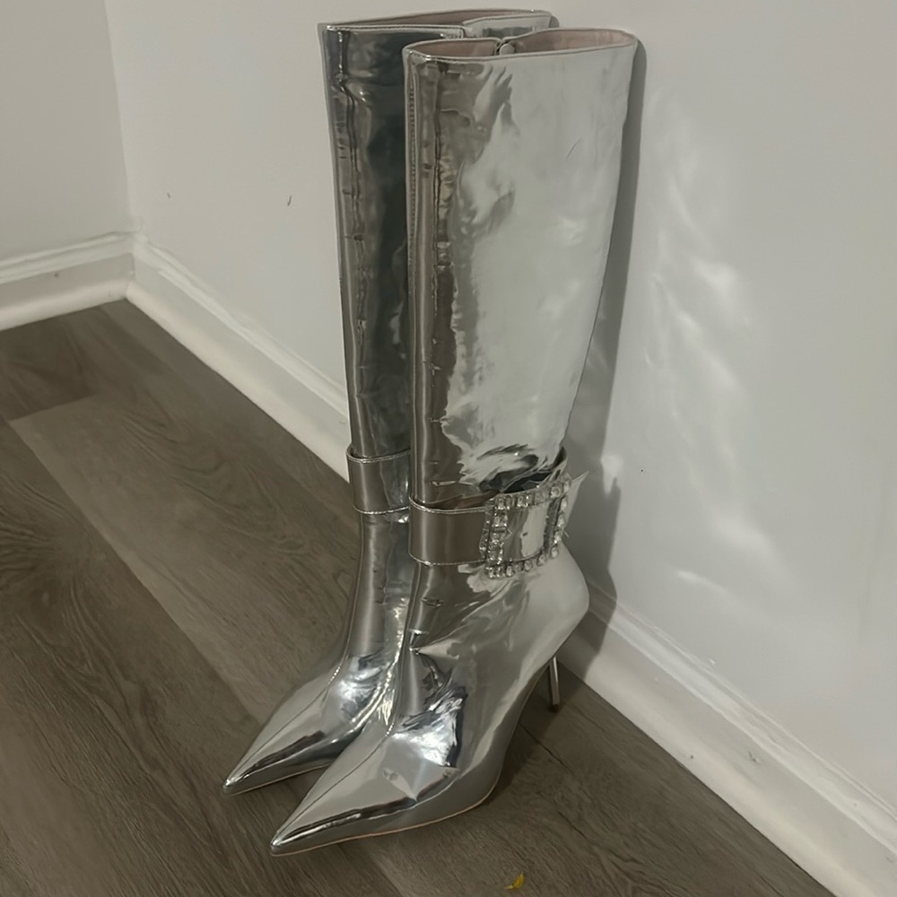 Brand new !! Shane Justin sliver metallic boots